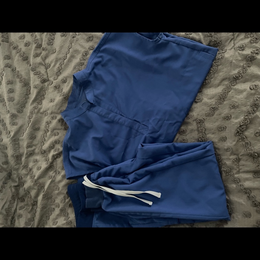 Figs scrubs